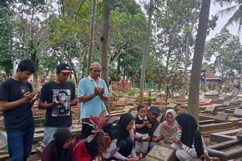 Nadran Tradisi Ziarah Kubur Sebelum Ramadan Di Kabupaten Bandung Ayo