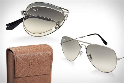 Disappear Here: Ray-Ban Folding Aviators RB3497.