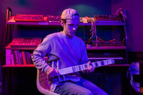 Jammy's new MIDI guitar can control all your virtual instruments | Engadget