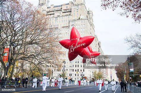 Macys Star Balloon Photos And Premium High Res Pictures Getty Images