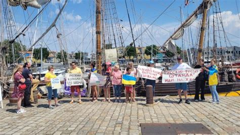 Le Scandale Du Navire Russe Shtandart Dans Le Port De La Rochelle