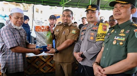 Pj Bupati Aceh Besar Awasi Langsung Pangan Murah Perdana Di Kecamatan