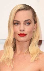 Margot Robbie Long Curled Hairstyle Nd Annual Academy Awards