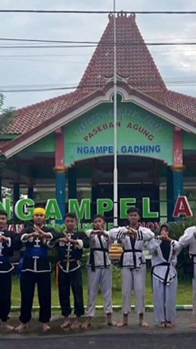 Iks Pi Kera Sakti Martial Art In Bojonegoro Video Dailymotion