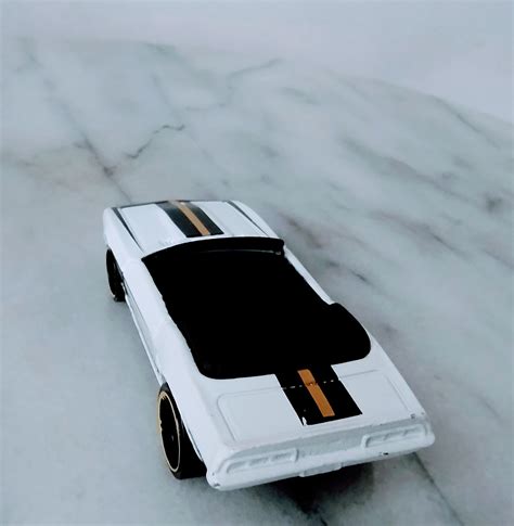 Miniatura metal hot wheels camaro conversivel branco usado Taffy Shop Brechó de