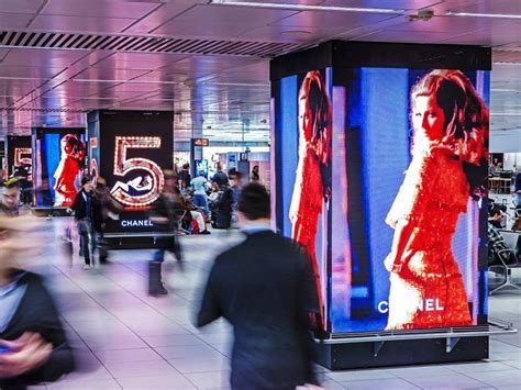 Airportwerbung Neue LED Screens in Rom Clear Channel Italien lässt