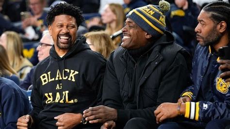 Michigan's Fab Five reunites to support Howard, attends 1st basketball game in decades