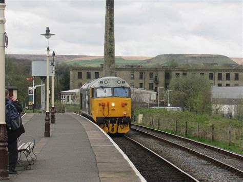 50015dc 50015 Valiant At Rawtenstall Station Paul Martin Flickr