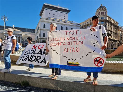 No Al Rigassificatore Di Vado Ligure Protesta Di Massa Dei Cittadini