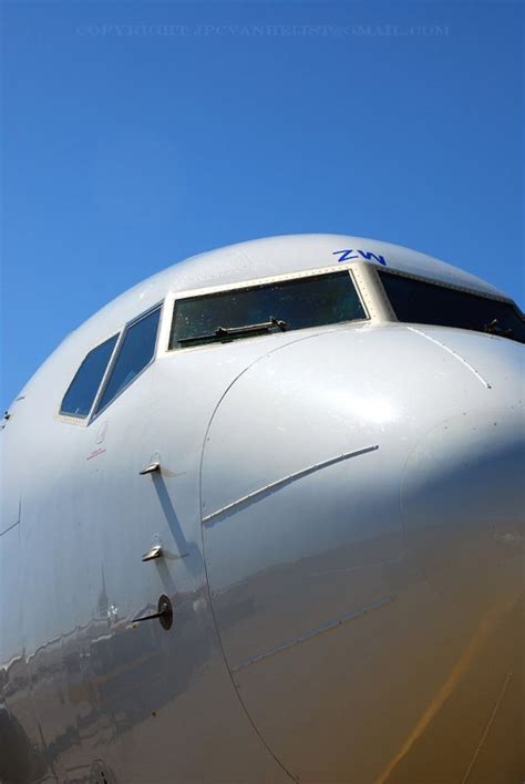 airliner - What are these lines on the nose of a Boeing 737? - Aviation ...