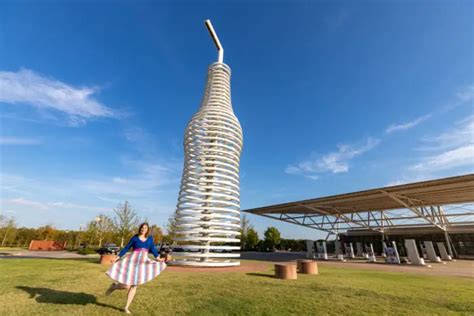 Pops Soda Ranch World S Largest Soda Bottle In Arcadia Oklahoma