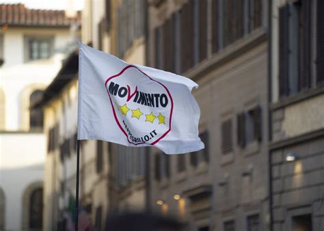 M5s Rousseau Non Consegna I Dati Degli Iscritti Inaccettabile