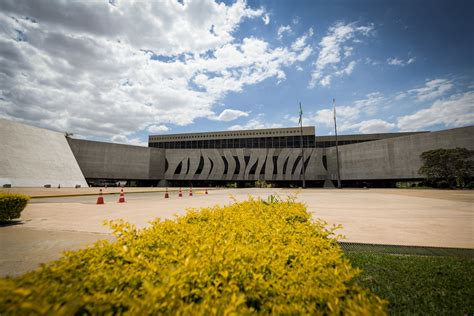 Decisão do STF sobre critérios do CPC para fixação de honorários