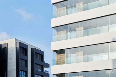 Edificio Acristalado Con Cortinas De Cristal Lumon Proyectos Echarri