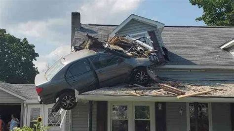 Car Crashes Into Second Floor Of Pennsylvania House Cops Say It Was