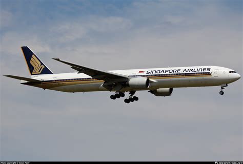 V Syk Singapore Airlines Boeing Photo By Victor Pody Id