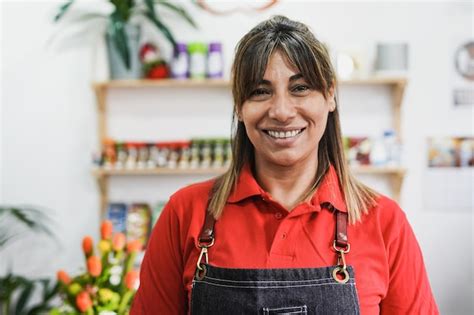 Premium Photo Happy Latin Mature Woman Working Inside Supermarket