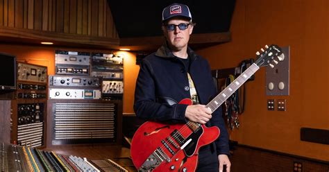 Como Joe Bonamassa se sente por ter estourado após os 30 Rock Notícias