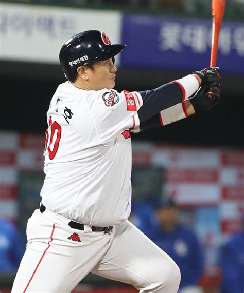 이대호 연장 12회 역전 끝내기 3점 홈런 야구·mlb 스포츠 뉴스 한겨레