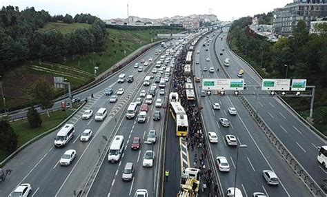 Metrob S Kaza Yapt Seferler Durdu G Ndem Haberleri