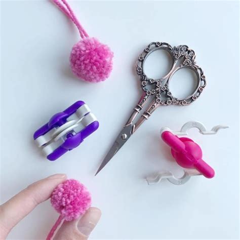 Clover Pom Pom Maker Sizes - All About Ami