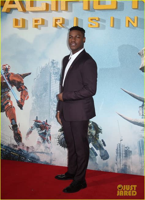 John Boyega & Scott Eastwood Hug It Out at 'Pacific Rim Uprising' UK ...