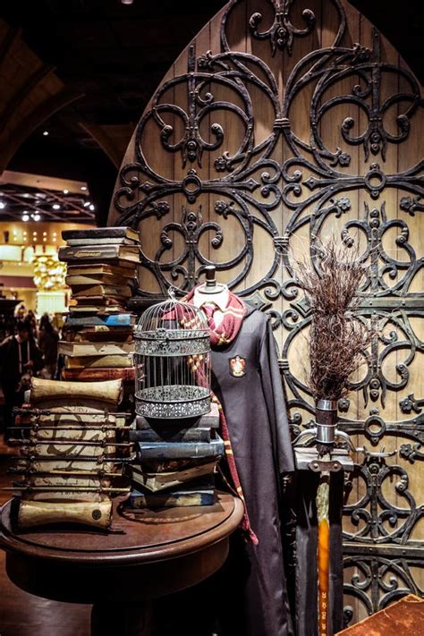 Equipo Asistente En La Tienda Del Mundo De Harry Potter En El Parque De