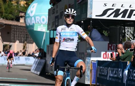 Elisa Longo Borghini Gana En El Esprint Final Y Van Vleuten Afianza La