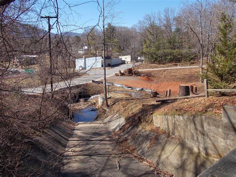 ^Living in Black Mountain, NC: Mud in drained lake