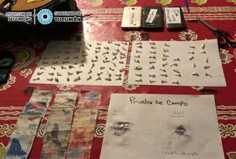 En un allanamiento por robo secuestran 101 bochitas de cocaína y