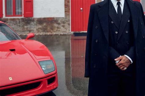 F La Premi Re Photo Officielle De Lewis Hamilton Chez Ferrari Et Son