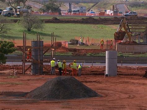 G1 Chuva adia interdição e obras em trevão de Ribeirão Preto SP