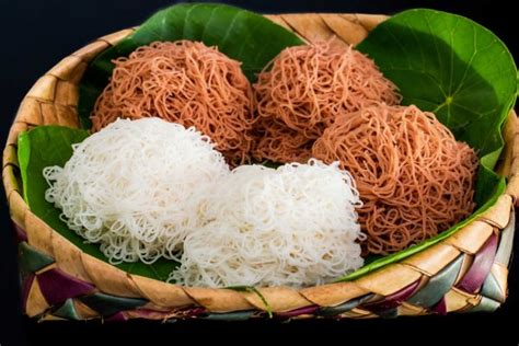 Sri Lankan Food: 18 Popular Dishes You Need to Try