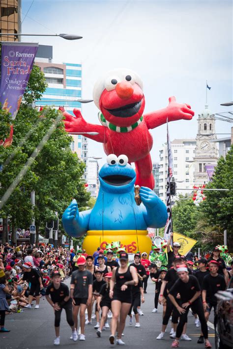 Santa Elmo Parade Balloon - Fabulous Inflatables, Sesame Street