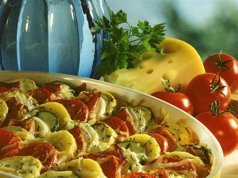 Kartoffel Zucchini Gratin Mit Tomaten Und Speck Rezept Eat Smarter