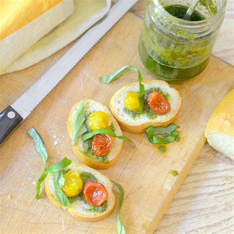 Crostini Au Pesto Et Aux Tomates