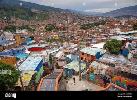 Kolumbien Medellin Eine Rolltreppe Wurde Im Slum Der Gemeinde