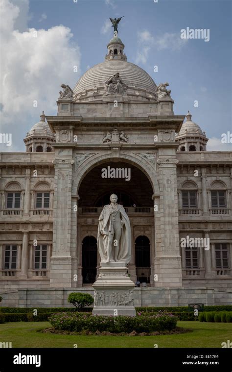 Statue Of Lord Curzon At Victoria Memorial Hall Kolkata Stock Photo