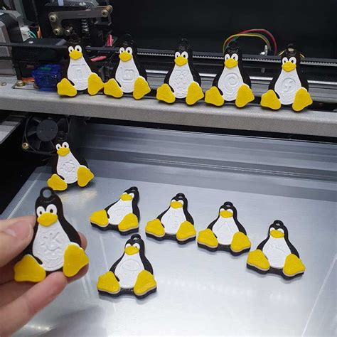 Free 3d File Tux With Biglinux Popos And Ubuntu Studio 🎨・3d Printable