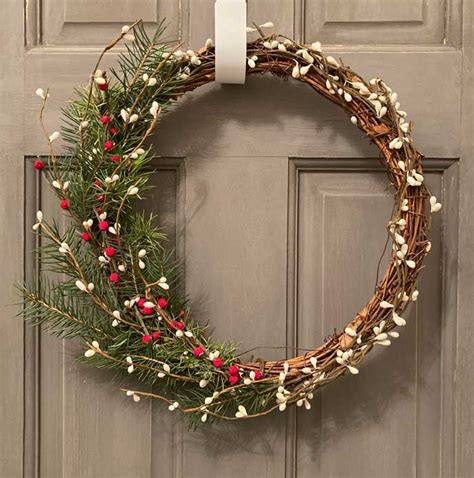 How To Decorate A Grapevine Wreath Rustic Crafts And Diy