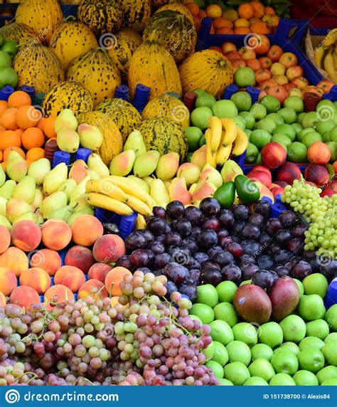 Mercado Con Las Diversas Frutas Y Verduras Frescas Coloridas Foto De