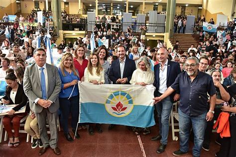 Alternativa En Papel La Municipalidad Entreg La Bandera De Escobar A