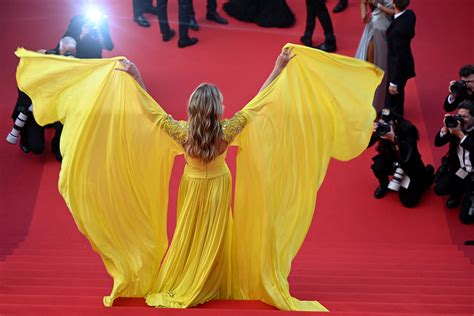 Heidi Klum Shows Underboob In High Slit Yellow Gown At 2023 Cannes Film