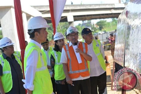 Jokowi Tinjau Lahan Untuk Tol Ciawi Sukabumi Antara News