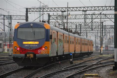 PR EN57 2045 Wrocław Główny train station 01 10 2020 Flickr