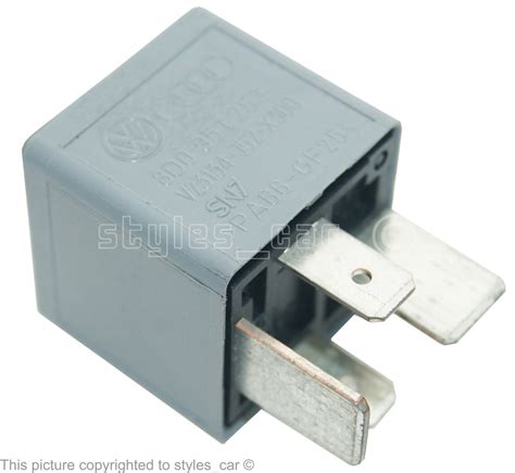 8D0951253 Seat Audi VW Close Contact 4 Pin SN7 No 370 Grey Relay V23134