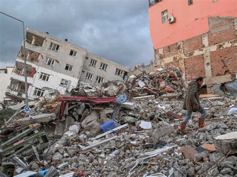 Terremoto En Turqu A Suman M S De Mil Muertos