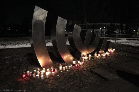 Dzień Pamięci o Ofiarach Holocaustu Spotkanie przy pomniku Menora w