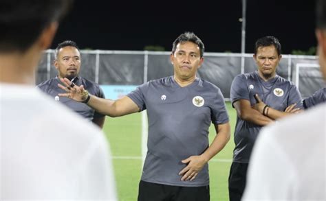 Pelatih Timnas Indonesia U 17 Bima Sakti Ingin Pemain Indonesia Bermain