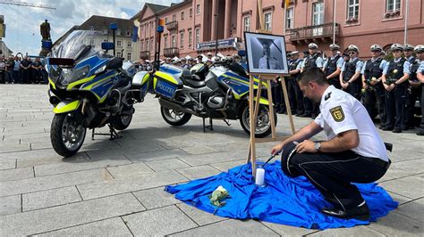 Karlsruhe Schweigeminute für getöteten Polizisten aus Mannheim SWR